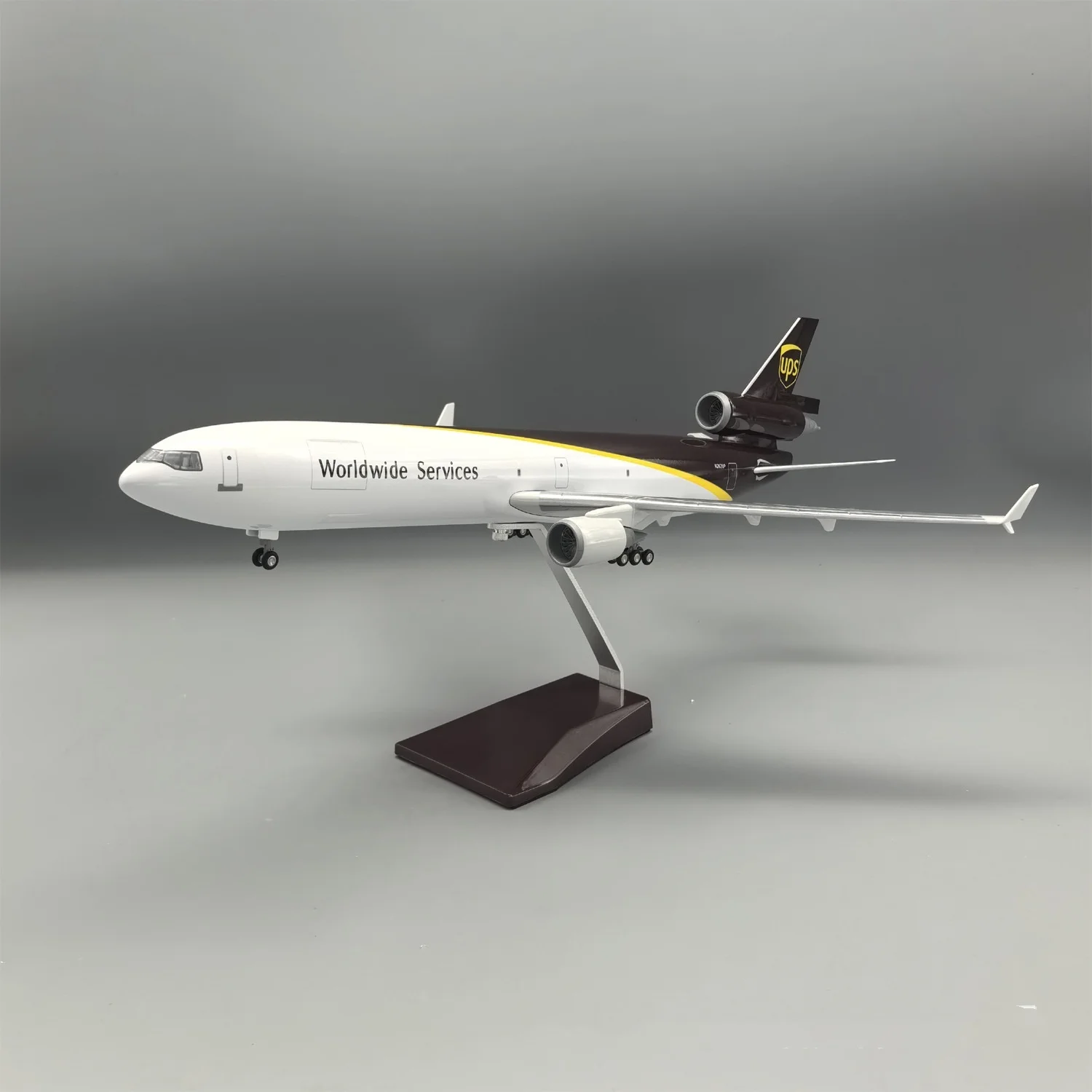 

1:130 Scale Model Planes 47cm UPS MD11 Cargo Aircraft Resin Airplane Diecast Static Model Kit With LED Light High-End Collection