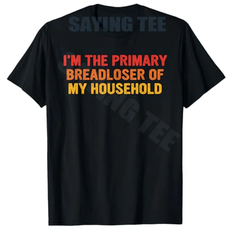 Ich bin der wichtigste Brotträger in meinem Haushalt. Lustiges Arbeits-T-Shirt, Y2k-Geschenk für den Ehemann, personalisiertes Herren-T-Shirt mit modischem Spruch. – Detail 3