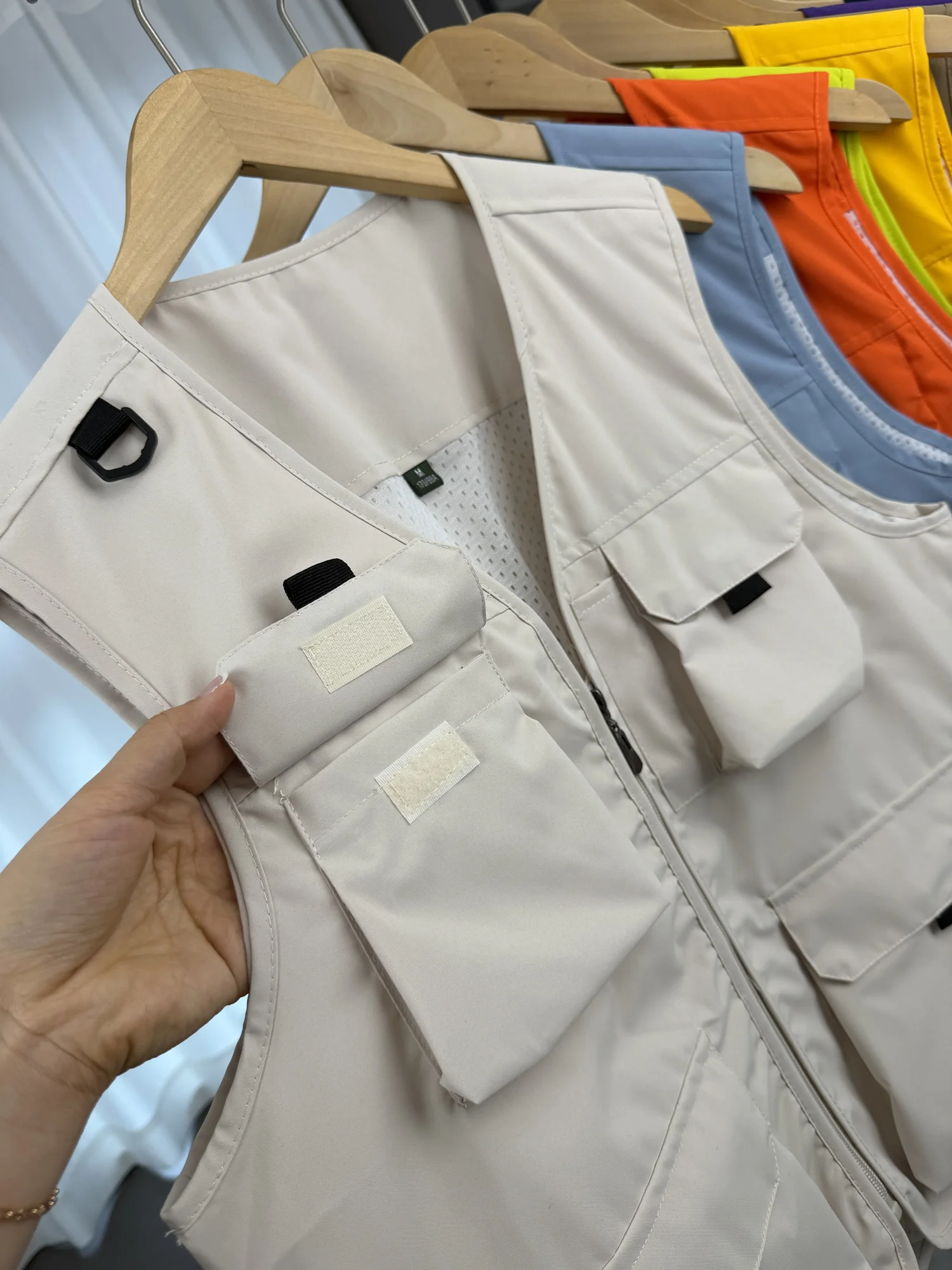 American Casual Windproof Waterproof Men's Outdoor Workwear Multi-Pocket V-Neck Shoulder Vest Loose Fit Online Exclusive