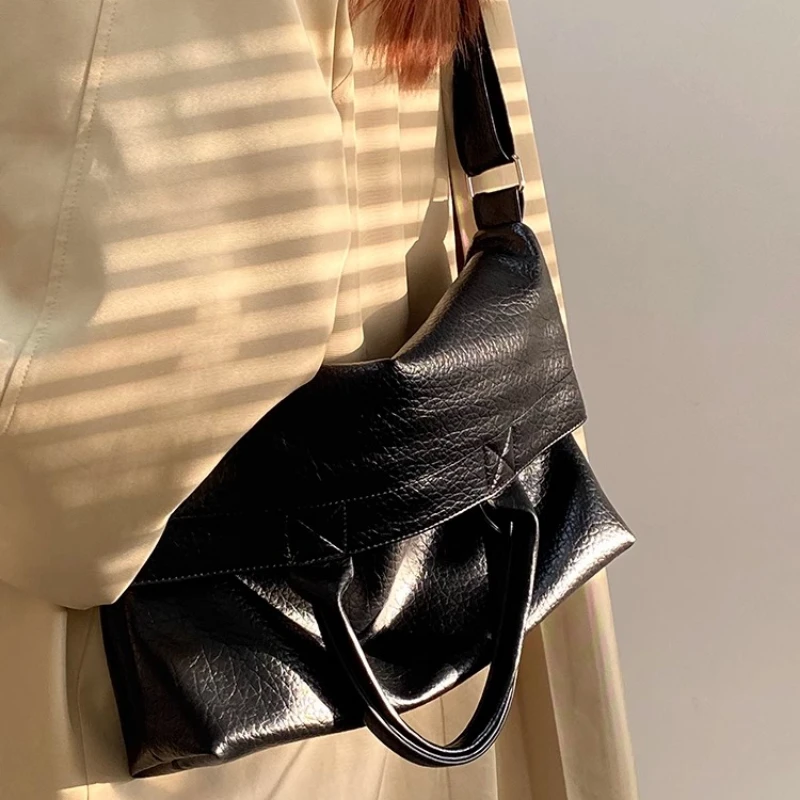 حقائب مكتبية للمرأة كبيرة سوداء مصمم حقائب كتف فاخرة حقيبة يد بولسا الأنثوية سعة كبيرة حقيبة السيدات عادية 2025