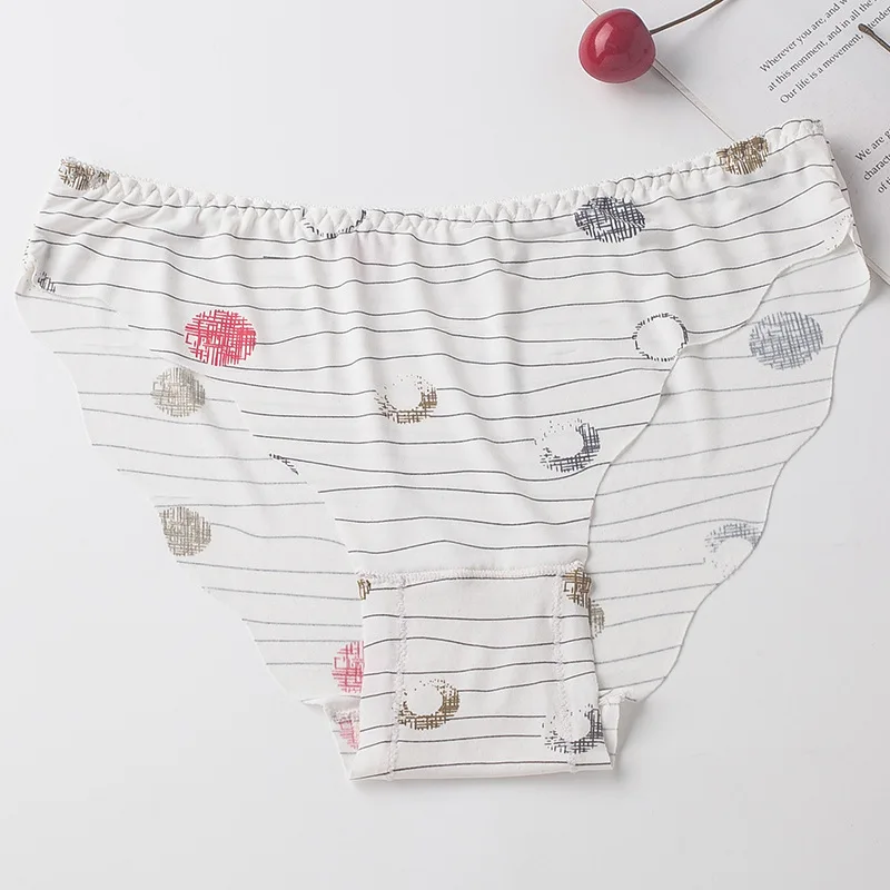 Cross border women's triangle pants printed with ice silk, seamless, low waist, large size, quick drying, wavy edge printed wome