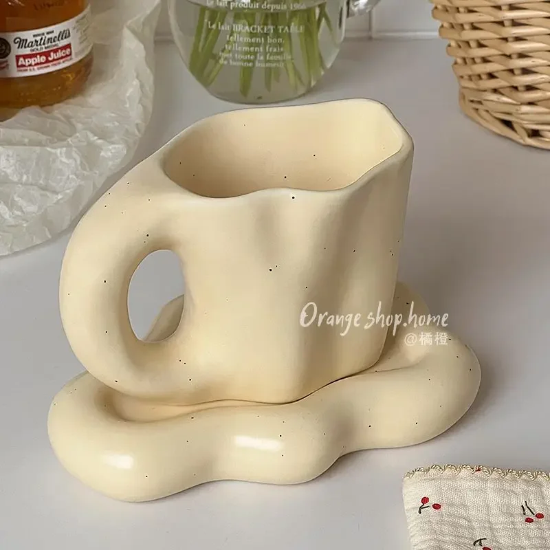 1 conjunto de copo e prato de cerâmica para café manchado de 300ml, copo criativo com alça gorda e pires para decoração de escritório e quarto de