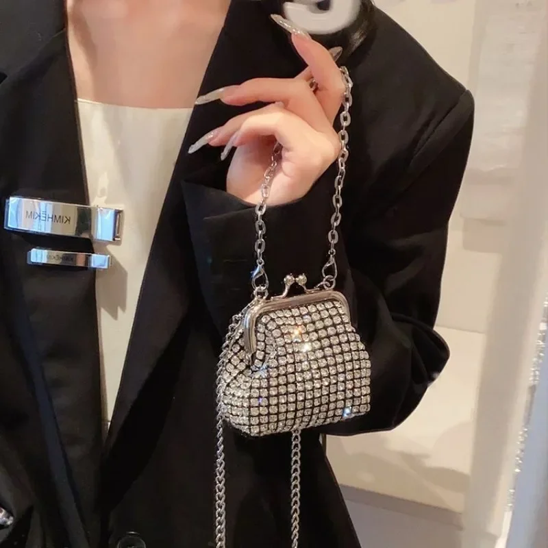 

Light Luxury Girls' Crossbody Featuring Unique Hand-Carry Configuration, Versatile For Summer Casual And Girlish Occasions