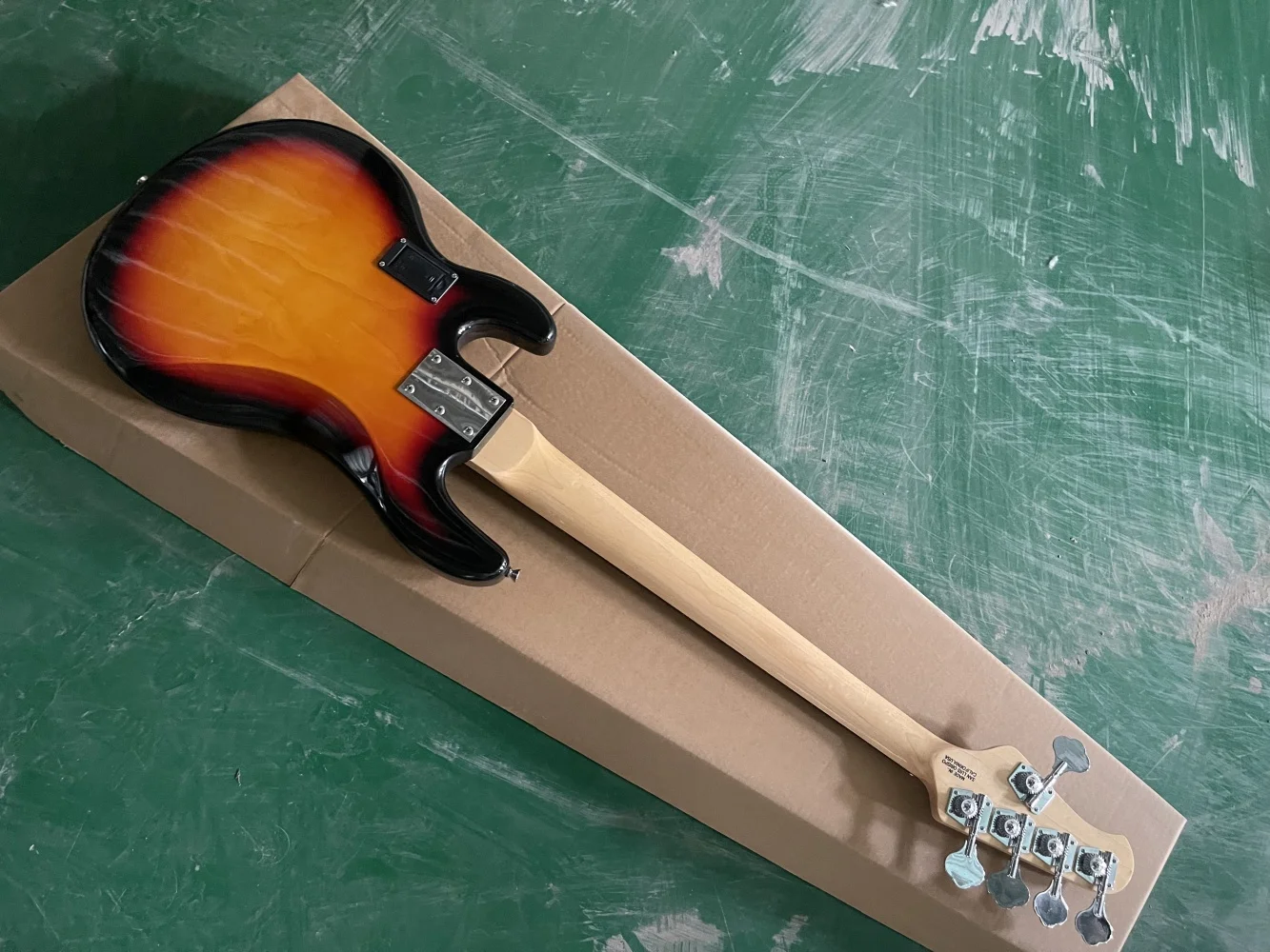 5 strings sunset bass guitar, fretless bass, fixed bridge, solid wood body maple neck, H pickups, active circuit - view 4