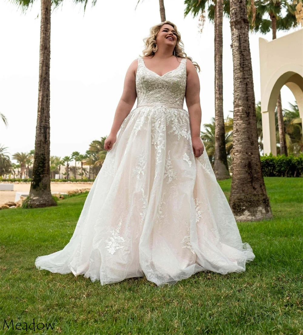 カスタマイズされたホワイトチュールアップリケウェディングパーティーAラインPoretraitロングドレスドレスエレガントな絶妙な高級夢のようなドレス