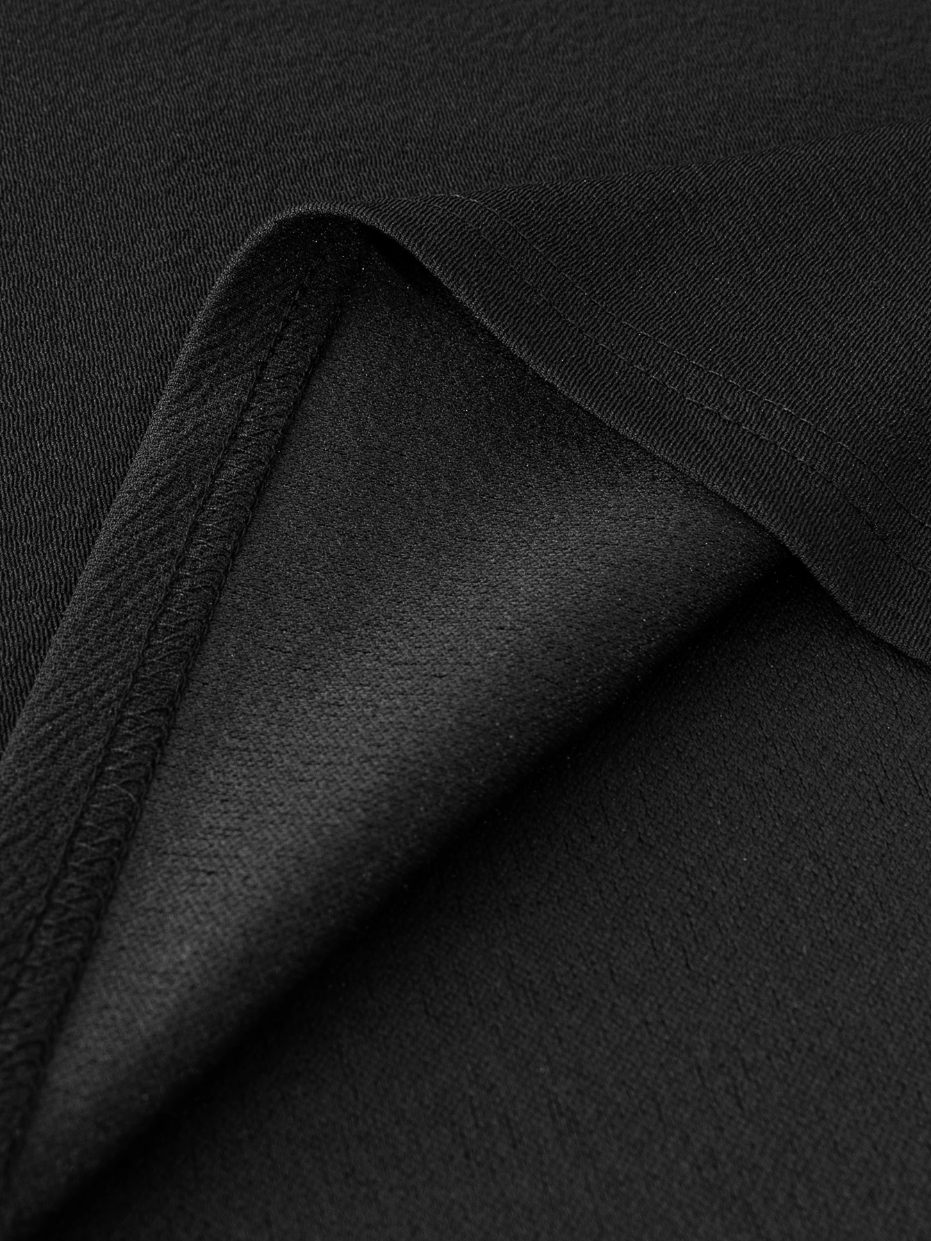 بلوزة نسائية ذات أكمام منتفخة شفافة ورقبة على شكل حرف V باللون الأسود - ملابس كاجوال أنيقة