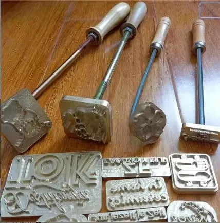Marchio in legno personalizzato Ferro Rame personalizzato Timbro in ottone Pelle di carta cliche Pelle di pane Ferro Riscaldamento Stampo in rilievo