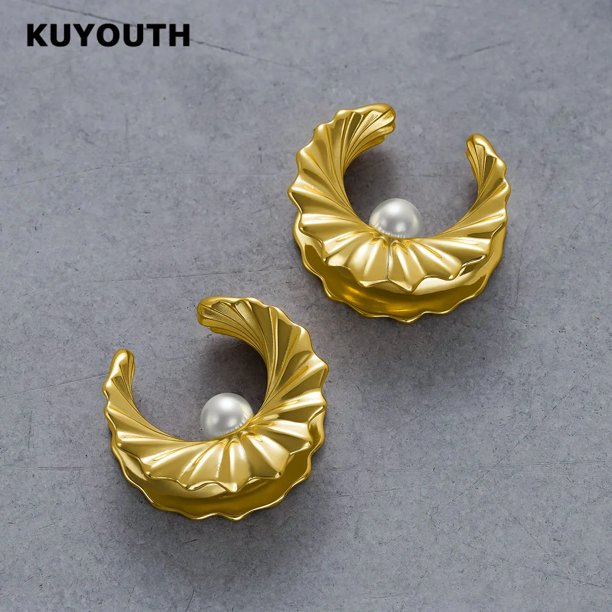 

KUYOUTH Pearl Shell Saddle Ear Tunnels Plugs Copper Expanders Gauges 1Pair Jewelry Earring Ear Piercing Stretchers