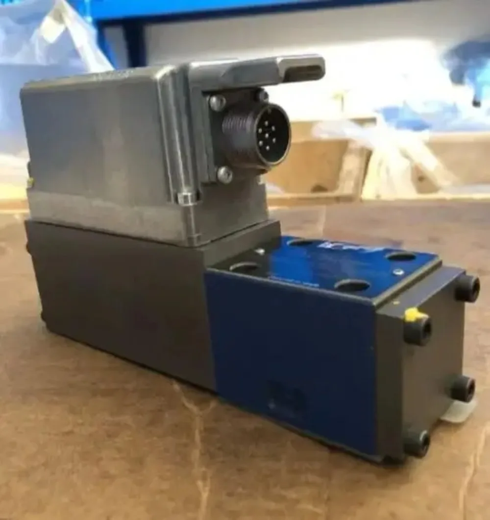 MNR: 0811404803 4WRPEH10C4B100L-2X/G24K0/A1M Hydraulic Proportional servo valve