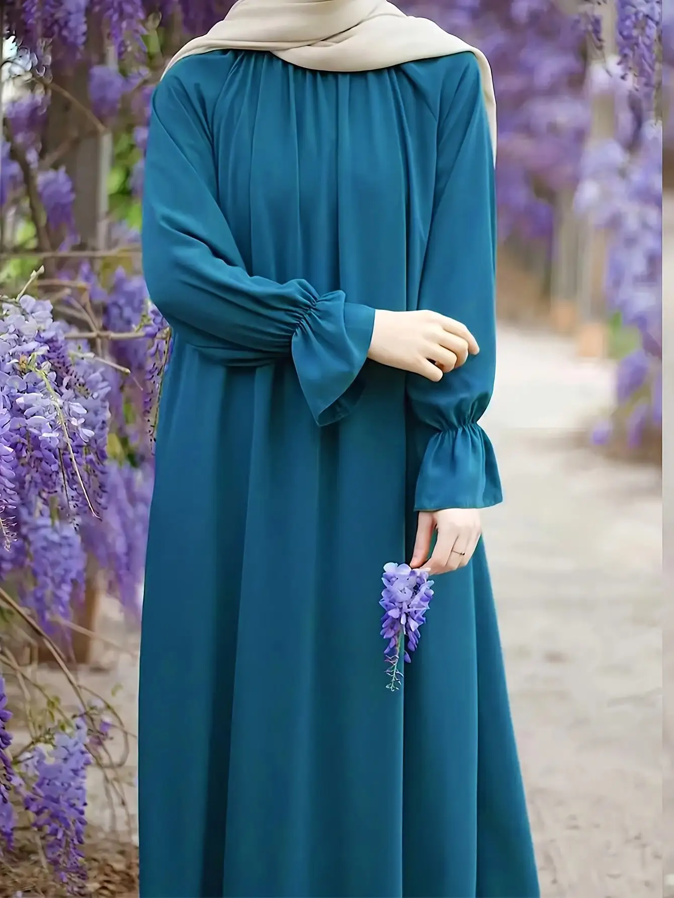 

Повседневное и комфортное женское платье 2026 года – однотонное длинное платье с рукавами-фонариками для повседневной носки и поездок на работу