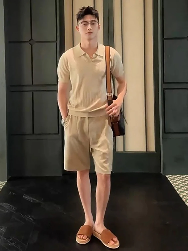 

Элитный мужской вязаный комплект: футболка с V-образным вырезом и шорты из полиэстера для повседневной носки летом, модный молодежный стиль