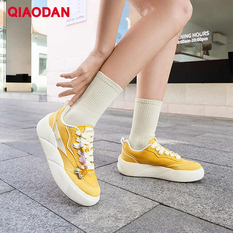 QIAODAN أحذية التزلج النسائية 2025 أحذية قماشية غير رسمية لزيادة الارتفاع خفيفة الوزن للمشي أحذية رياضية مريحة QXL052252504 #5