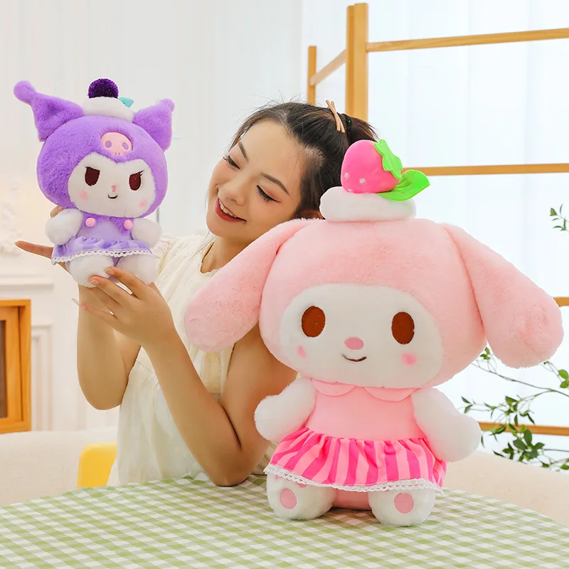 Boneka empuk Sanrio 30CM Melody stroberi lucu boneka buah Kuromi anak-anak bantal lembut hadiah ulang tahun Natal