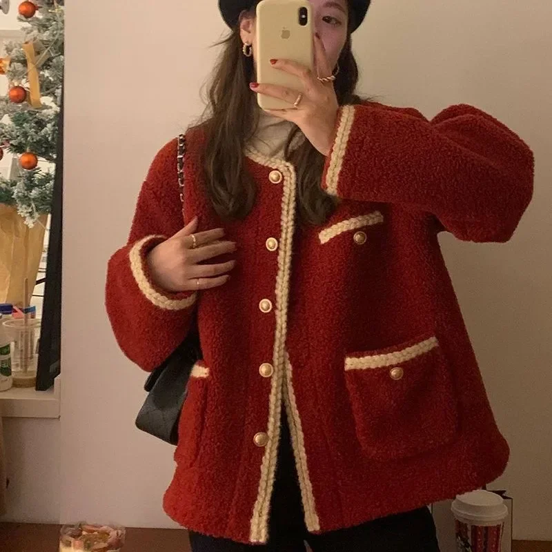 

Красная женская верхняя одежда из искусственного меха ягненка с длинными рукавами из натуральной кожи и меха