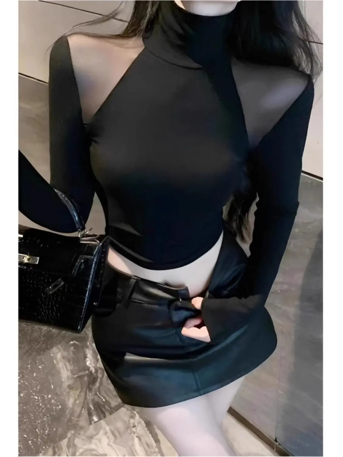 Seksowna, dopasowana bluzka damska z golfem, z drobnymi wstawkami z siateczki, z aksamitnymi wstawkami, idealna jako warstwa bazowa na jesień i zimę - nowy top.