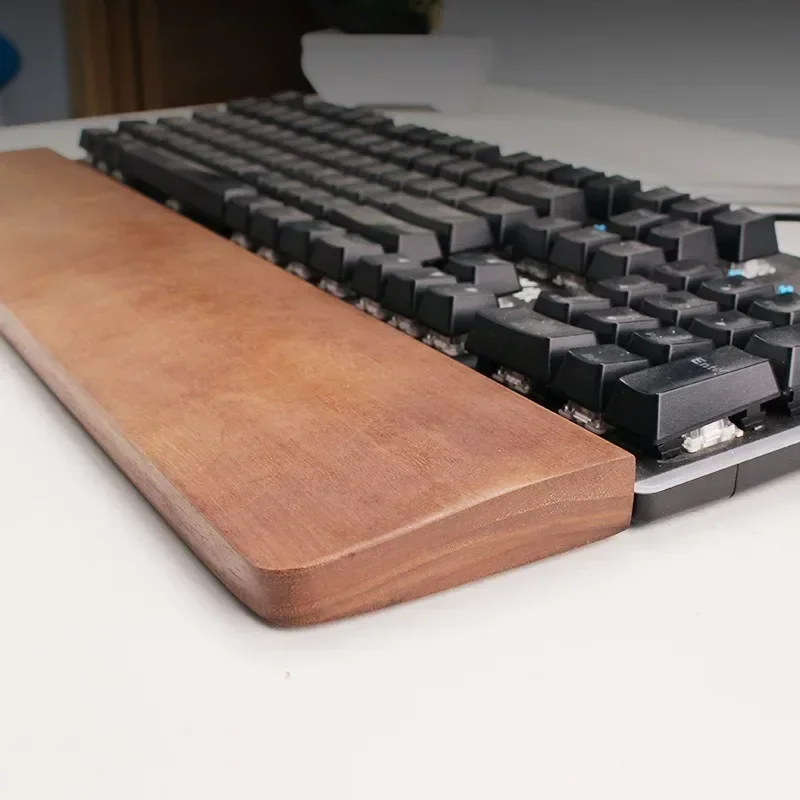 カスタマイズされたウォールナットウッドのリストレストキーボード
