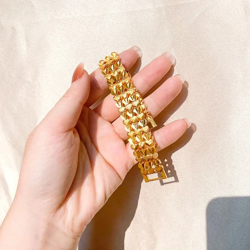 Heart Clasp Bracelet (Unisex), 24K Gold, AU999 | Hammered pine-scale heart with bark-textured chain.