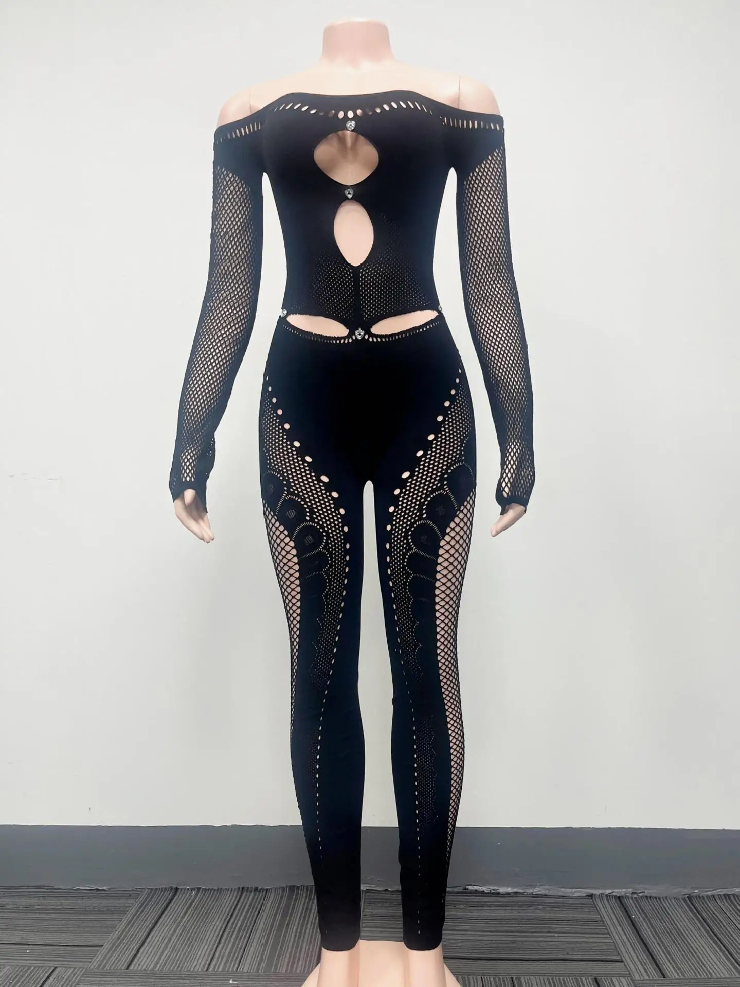 جمبسوت حريمي ثوب فضفاض من الدانتيل شبكي مفرغ ورقبة مائلة وأكمام طويلة بطول الكاحل سروال ضيق مناسب ملابس الشارع لصيف 2025