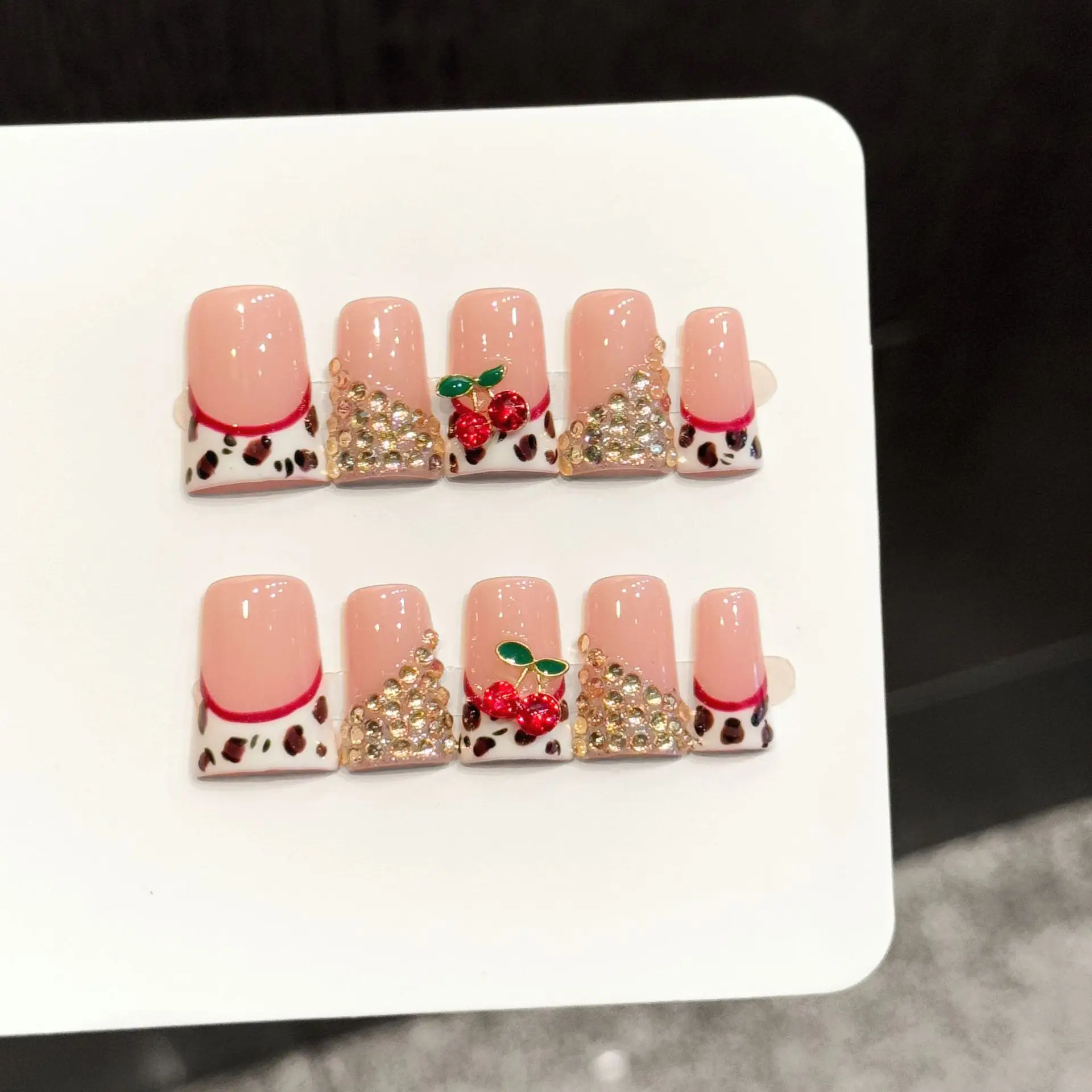 

10 шт. накладных ногтей Y2K во французском стиле с леопардовым принтом, вишнями и стразами, многоразовые, ручной работы, для девочек