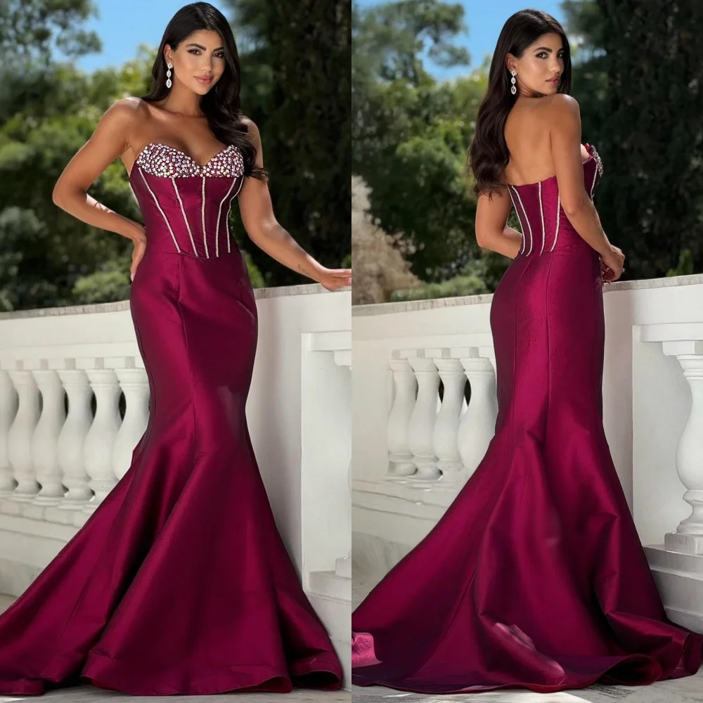 Maßgeschneiderte moderne Stil elegante Charmeuse Strass Falten Meerjungfrau trägerlose lange Kleider maßgeschneiderte Anlasskleider hohe Qualität