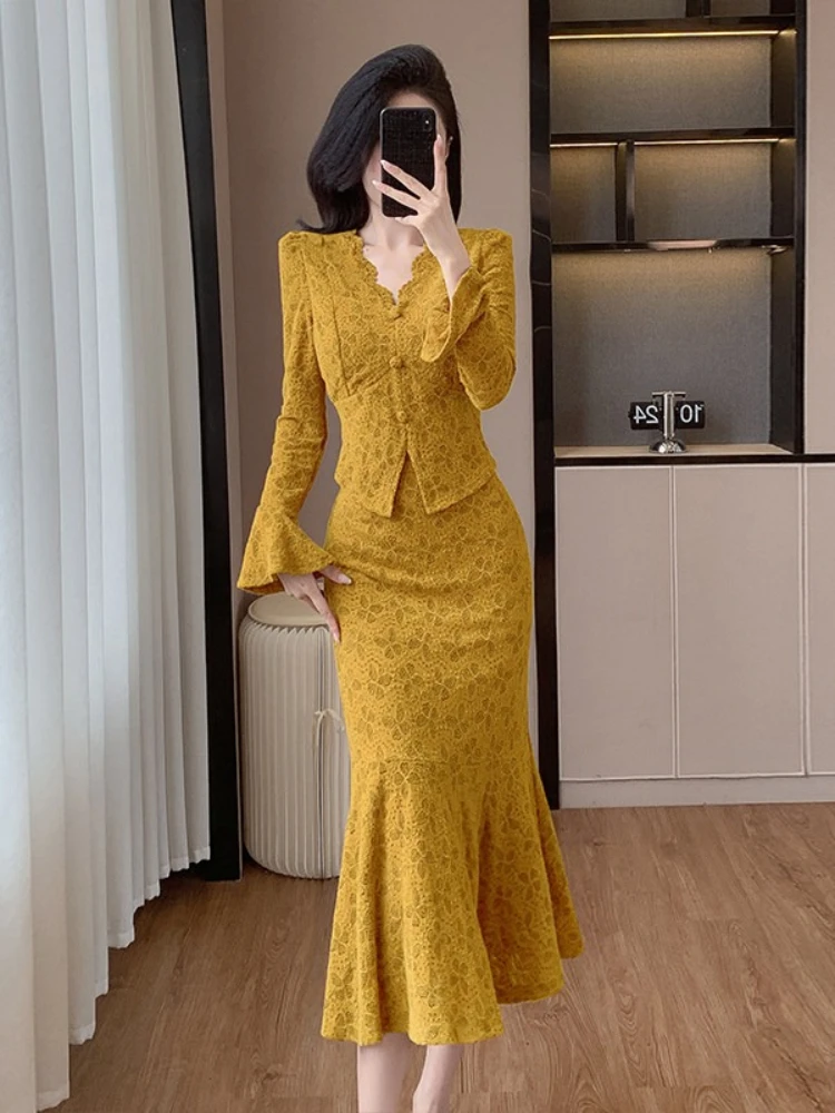 

Вечерний комплект в французском стиле: женский модный костюм из двух предметов с расклешенными рукавами, V-образным вырезом, утягивающий топ + кружевная юбка-русалка.