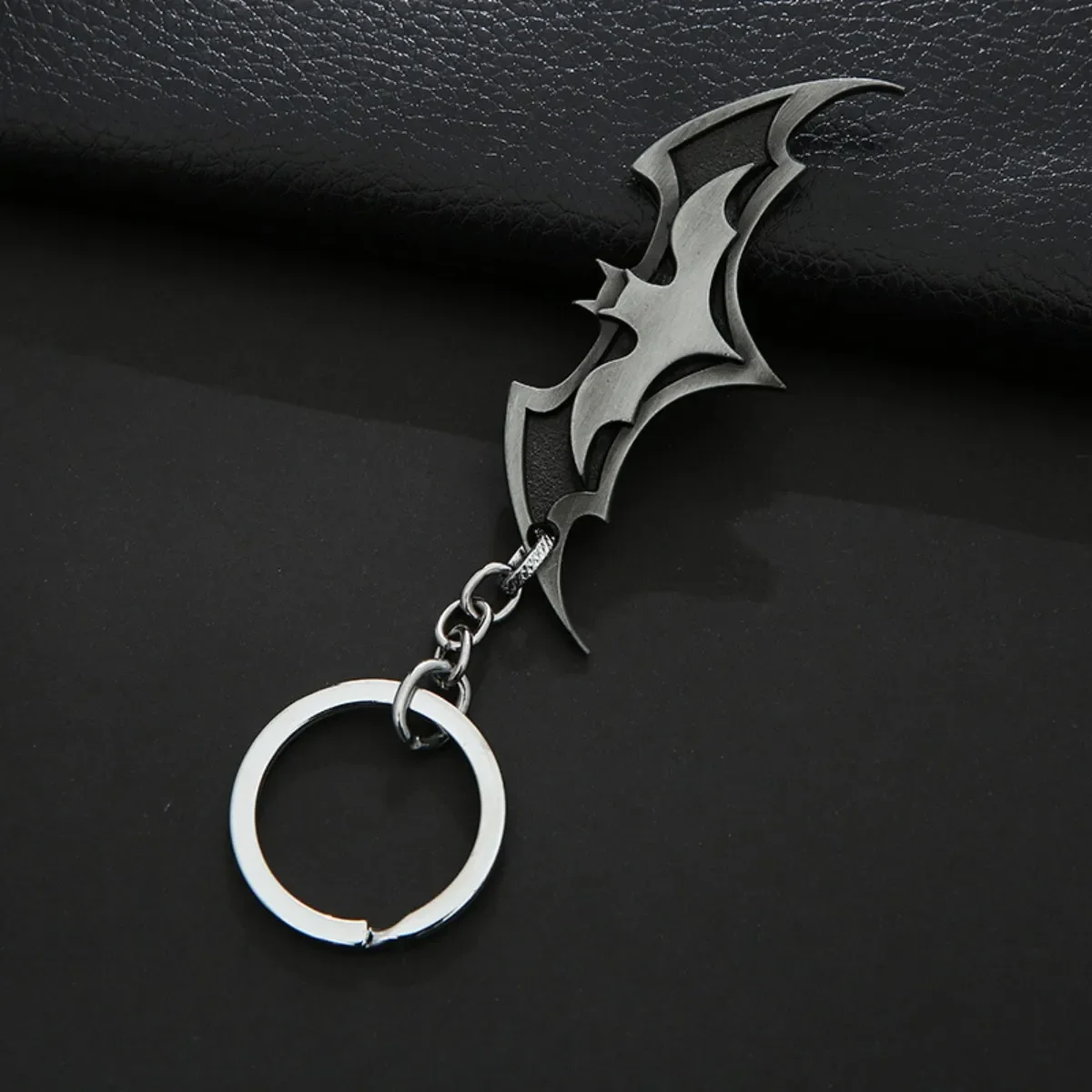 Creative Anime Bat Pendants Keychains Personalized Metal Bat Keychain Couple Men and Women High-end Car Key Chain Birthday Gift