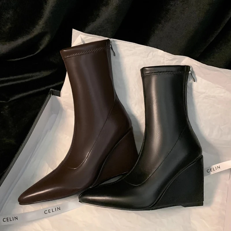 أسافين الأحذية النسائية أشار تو أحذية من الجلد الشتاء عالية الكعب أحذية بوت قصيرة 2025 مصمم العلامة التجارية مضخات البريدي تشيلسي الأحذية Mujer