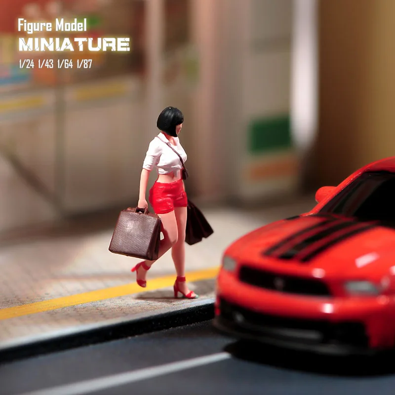 Mini 1/87 1/64 1/43 1/24 1/18 The Girl Carrying Shopping Bags Figure Street Scene Sand Table Photography Model for Car Vehicle