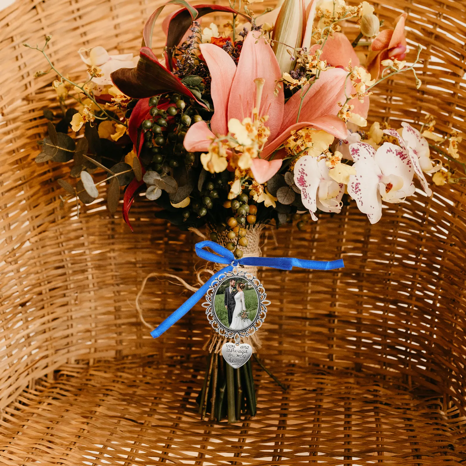 

2Pcs Photo Frame Pendant Memorial Picture Charm Bouquet Charms Jewelry Blue Bow Clip Alloy Glass Polyester Wedding Bracelet DIY