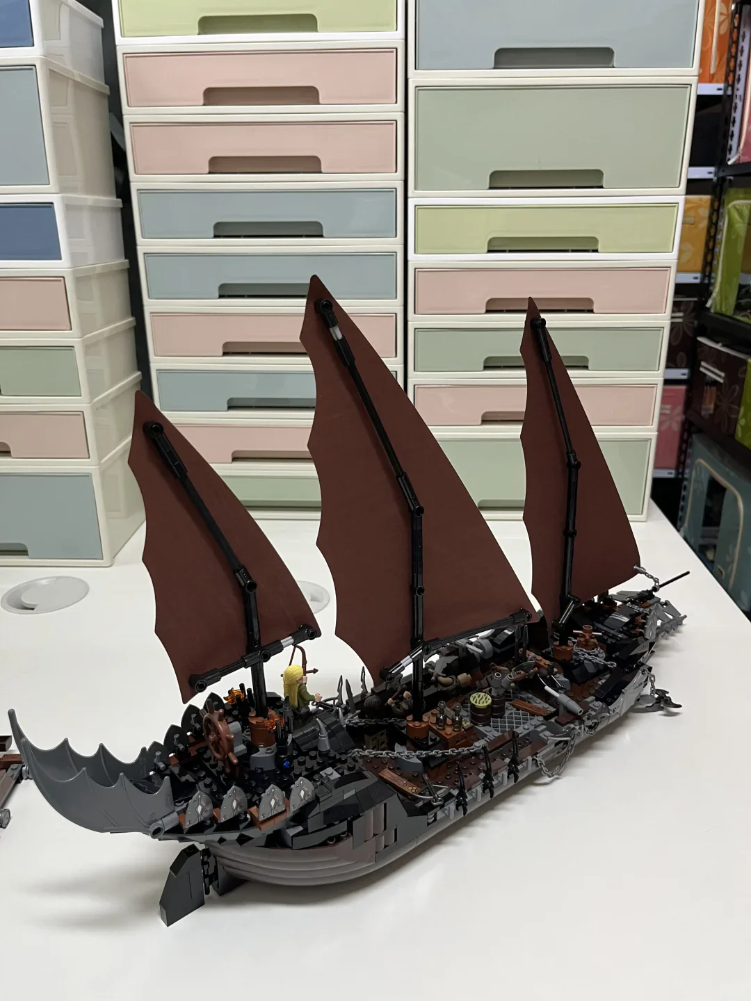 Image of Neues MOC Geisterpiratenschiff Angriffsschlacht-Modell, Heimdekoration Ausstellungsstück, Feiertags- und Geburtstagsgeschenk