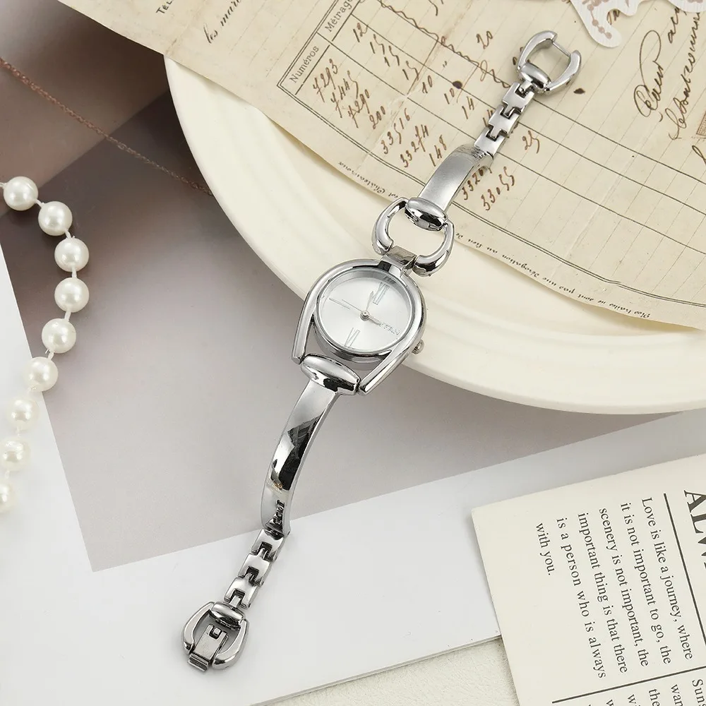 New Round Bracelet Watch Button Design Elegant Ladies Watch Metal Luxury Wristwatch Women