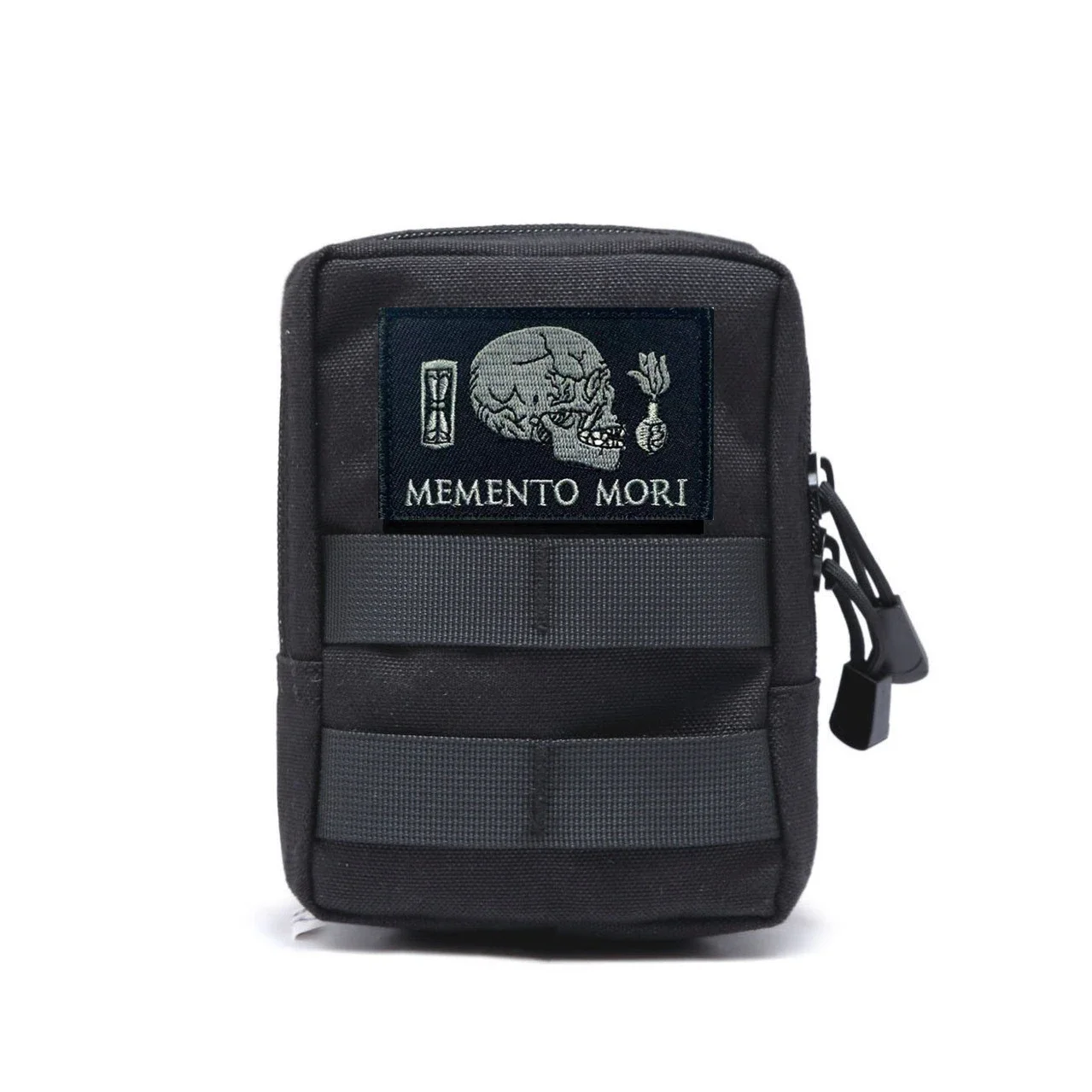 Parche moral Memento Mori – Calavera bordada con velcro táctico - imagen 4
