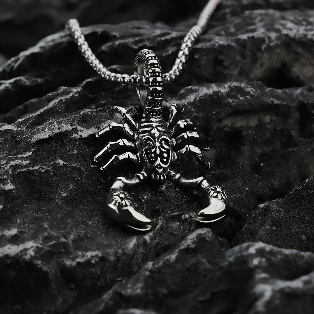 Gothic Retro Style Titanium Steel Poison Scorpion Men\'s Pendant Necklace 3D Animal Insect Headpiece