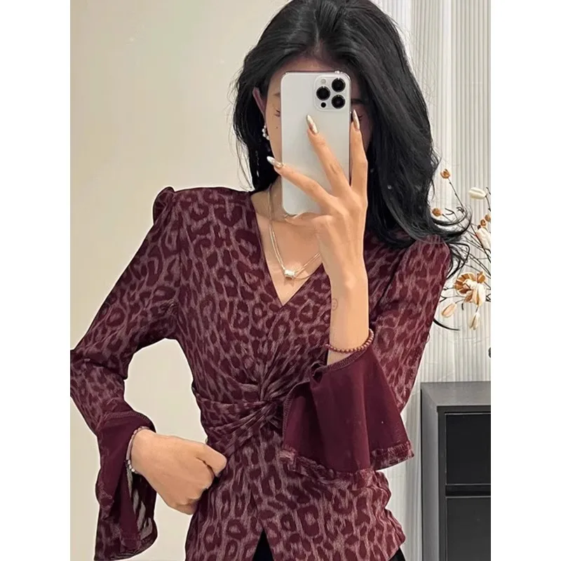 

Сексуальная женская блузка с V-образным вырезом и леопардовым принтом, с длинным рукавом, на раннюю осень, новый дизайн, свободного кроя, с узлом, в корейском стиле, приталенная
