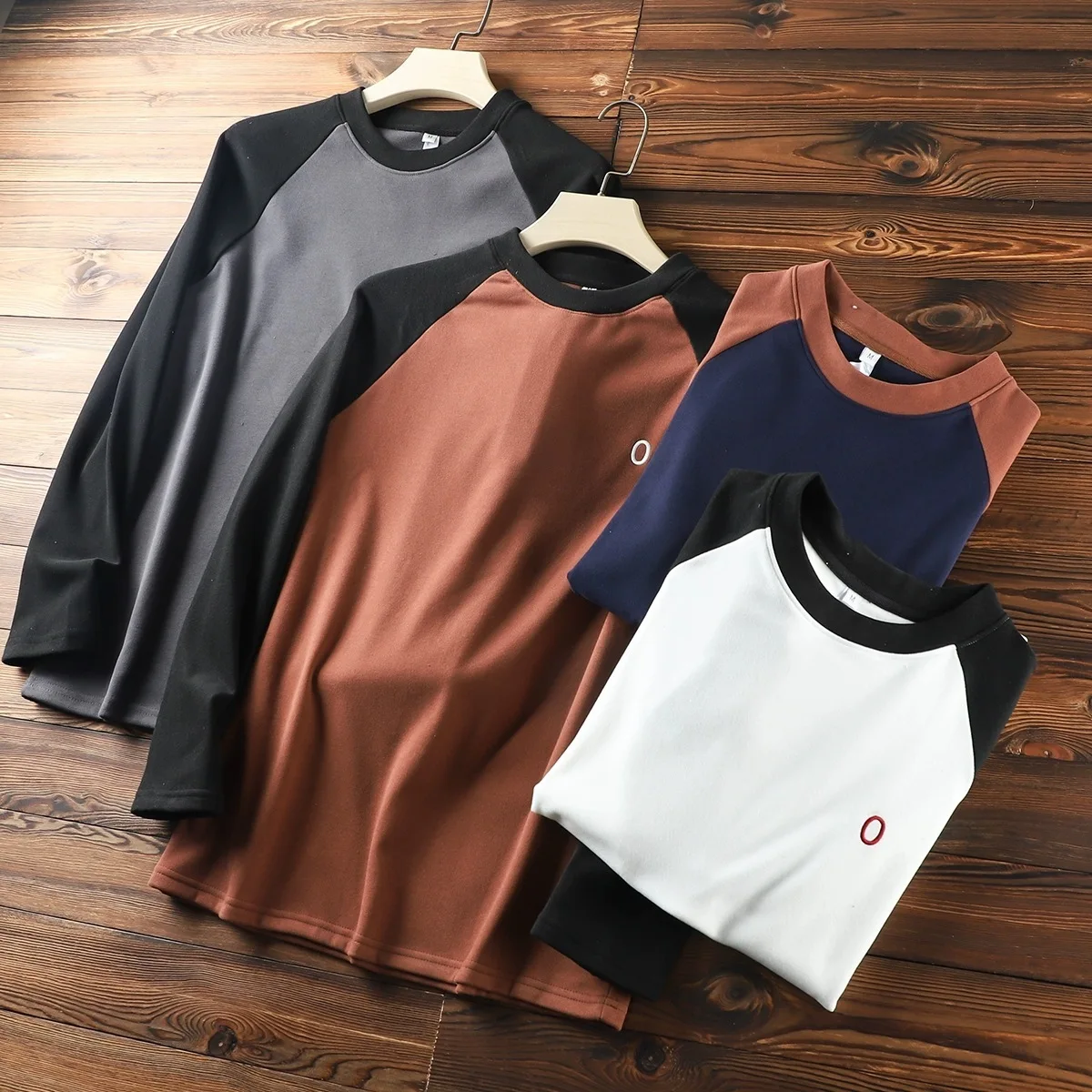 

Double-sided Dralon Men's Raglan Sleeve Contrast Color Embroidery Warm Round Neck Long Sleeve T-shirt Base Layer