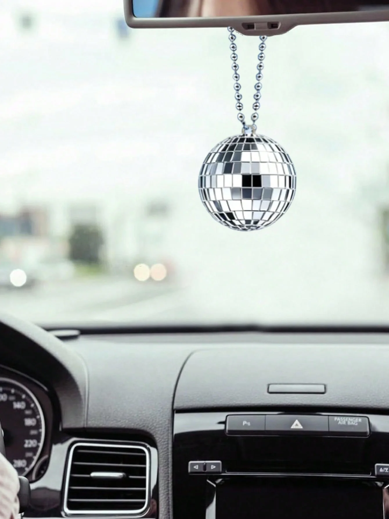 زخرفة كرة ديسكو لمرآة السيارة، كرة مرآة عاكسة لامعة، سلسلة معدنية، ديكور داخلي للسيارة معلق متألق، 360 درجة °   ضوء Refl