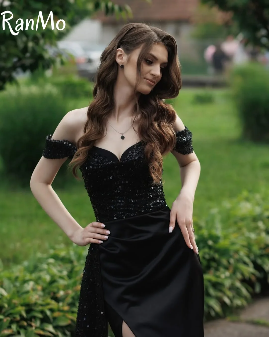 فستان سهرة جديد من Ranmo لامع للحفلات الراقصة حورية البحر ترتر فتحة جانبية بدون أكمام بدون أكتاف طول الأرض حسب الطلب