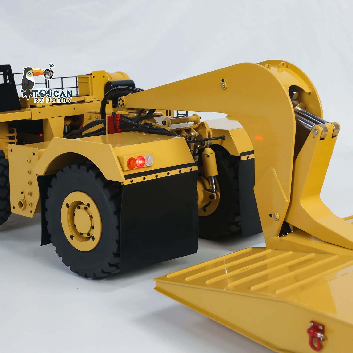 

1.8 Meters Long Metal 1/20 RC Heavy Duty Hydraulic Mining Trailer C739D PRO Gooseneck Model Remote Control Construction Vehicle