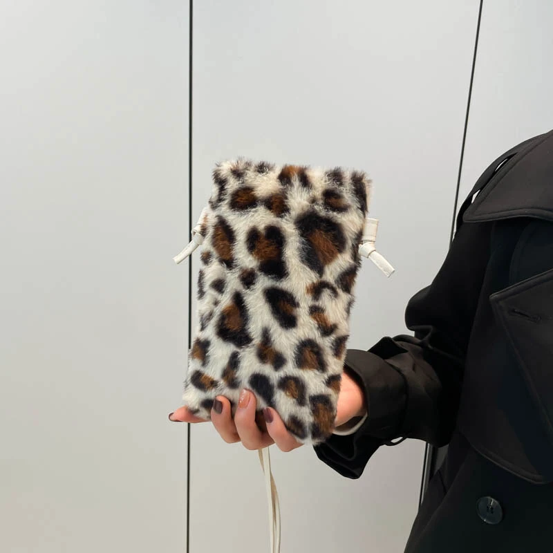 Mode Frauen Kuh Druck Mini Schulter Taschen Weibliche Winter Plüsch Unterarm Taschen Leopard Zebra Muster Flauschigen Tragetaschen Kleine Geldbörsen – Detail 6