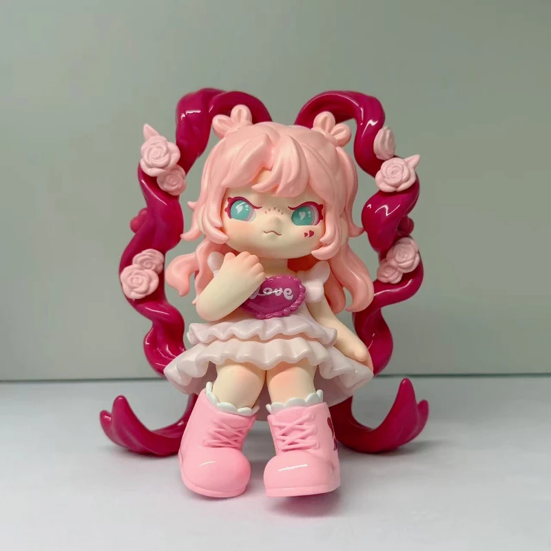 

DORA Collection Link Angry Game Girl Figure Toy Rebel Cool Student Lovely Kids Designer Doll Sports Fans Office Decoration