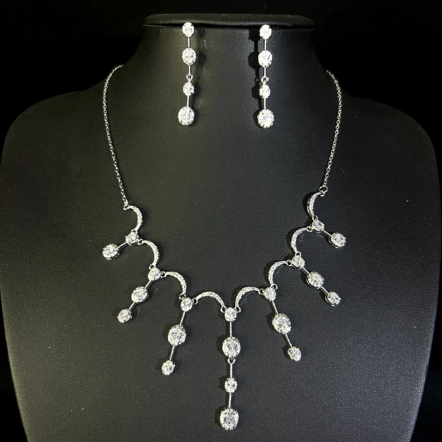 Vintage Zircon Jewelry Set for Women 2026 European And American High-End Light Luxury Earrings And Necklace Combo