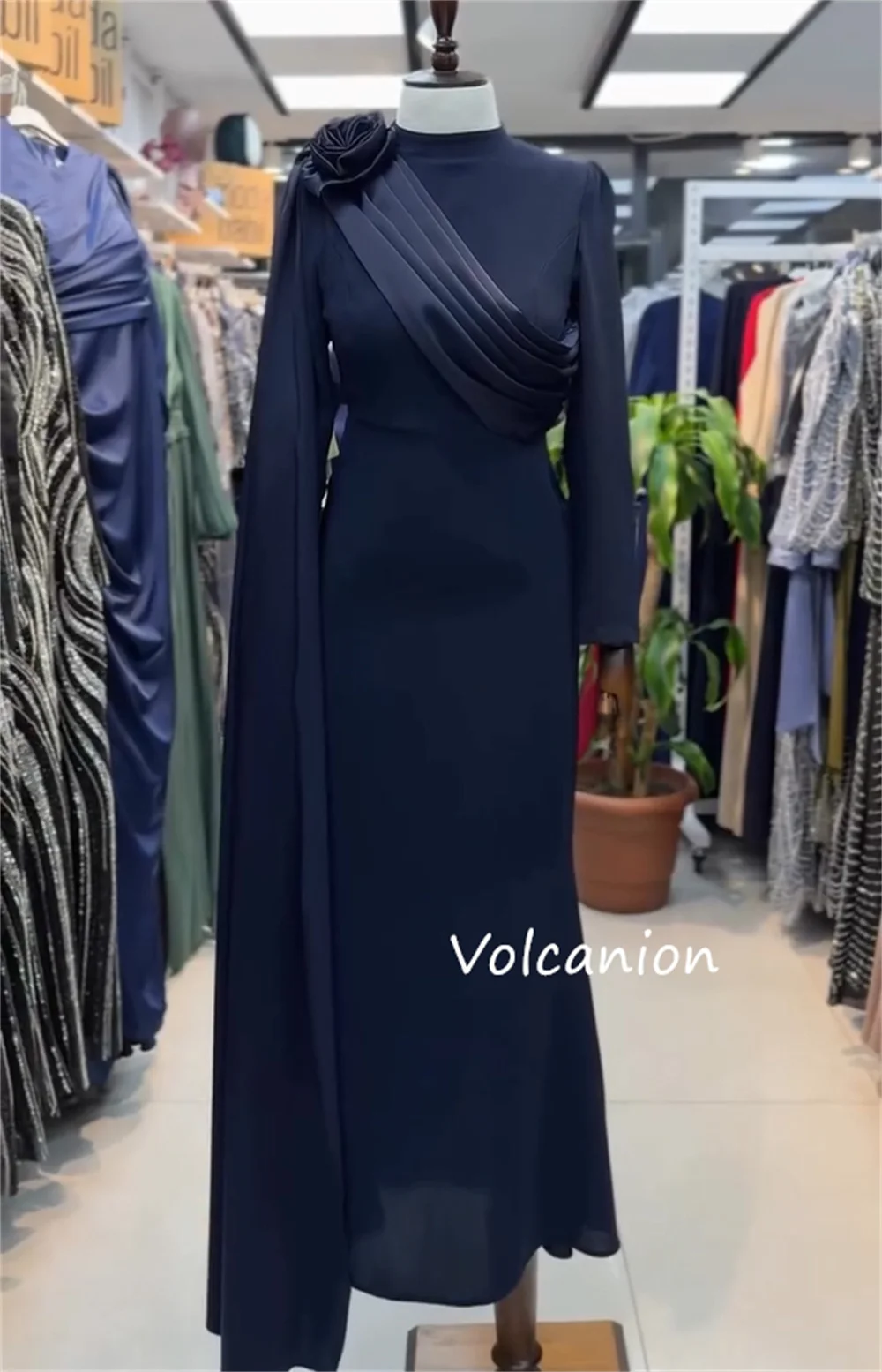 Sukienki na zamówienie w nowoczesnym stylu, z plisami jersey, kwiatowym zdobieniem, o kroju trąbki, z dekoltem typu O, długie, na specjalne okazje, dla gwiazd, wykwintne, formalne.