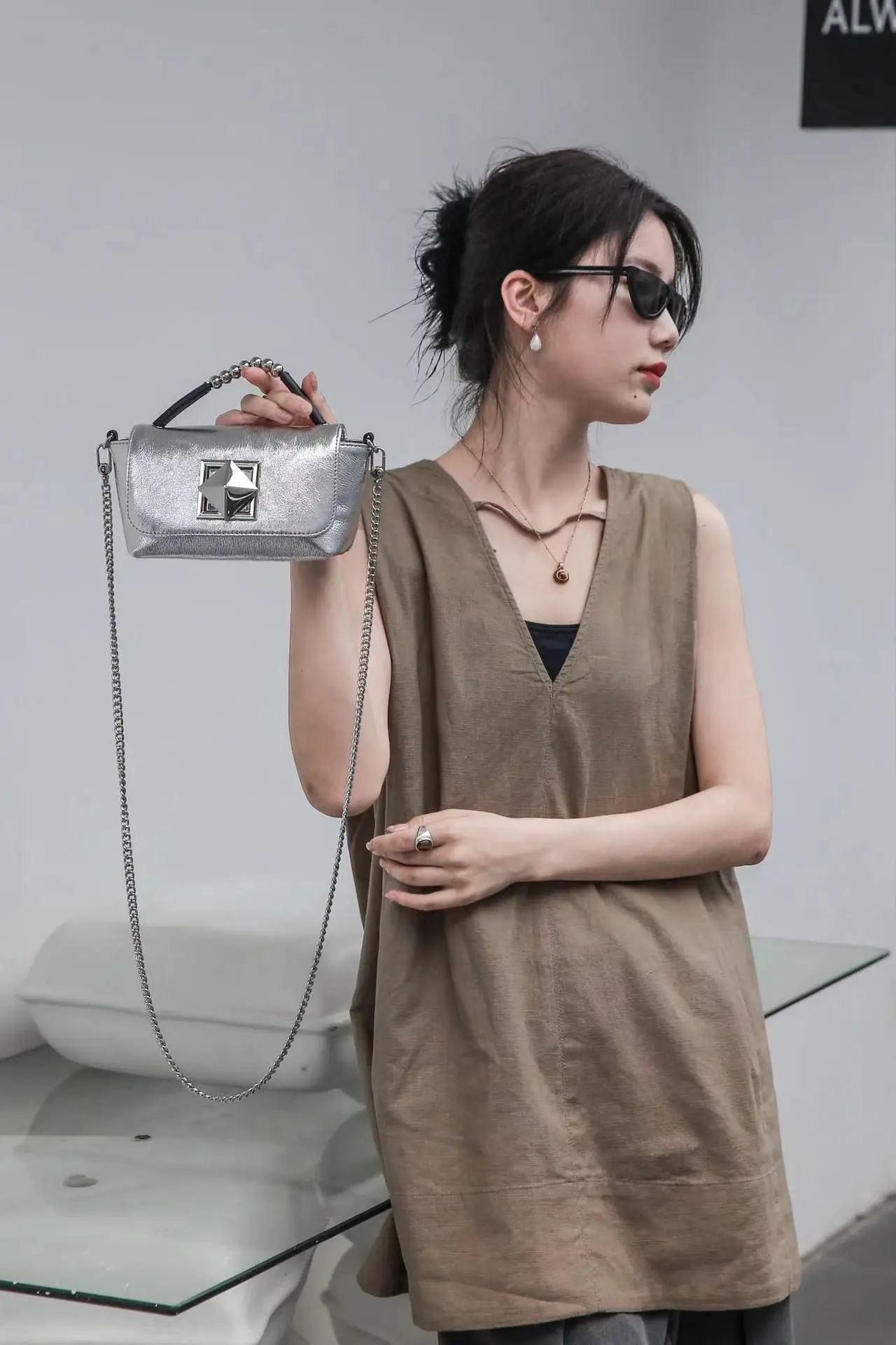 2024 Summer Chic Chain Strap Rivet Design Women Crossbody Bag Cowhide Leather Female Shoulder Bag Small All-match Phone Purse