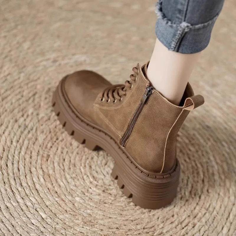 

Short boots made of leather with increased height and thick sole for women's singles New British style motorcycle boots