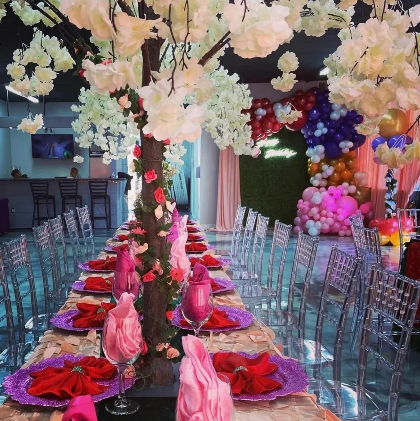 24pcs)Acrylic Transparent Crown Chiavari Crystal Dining Chairs for Wedding