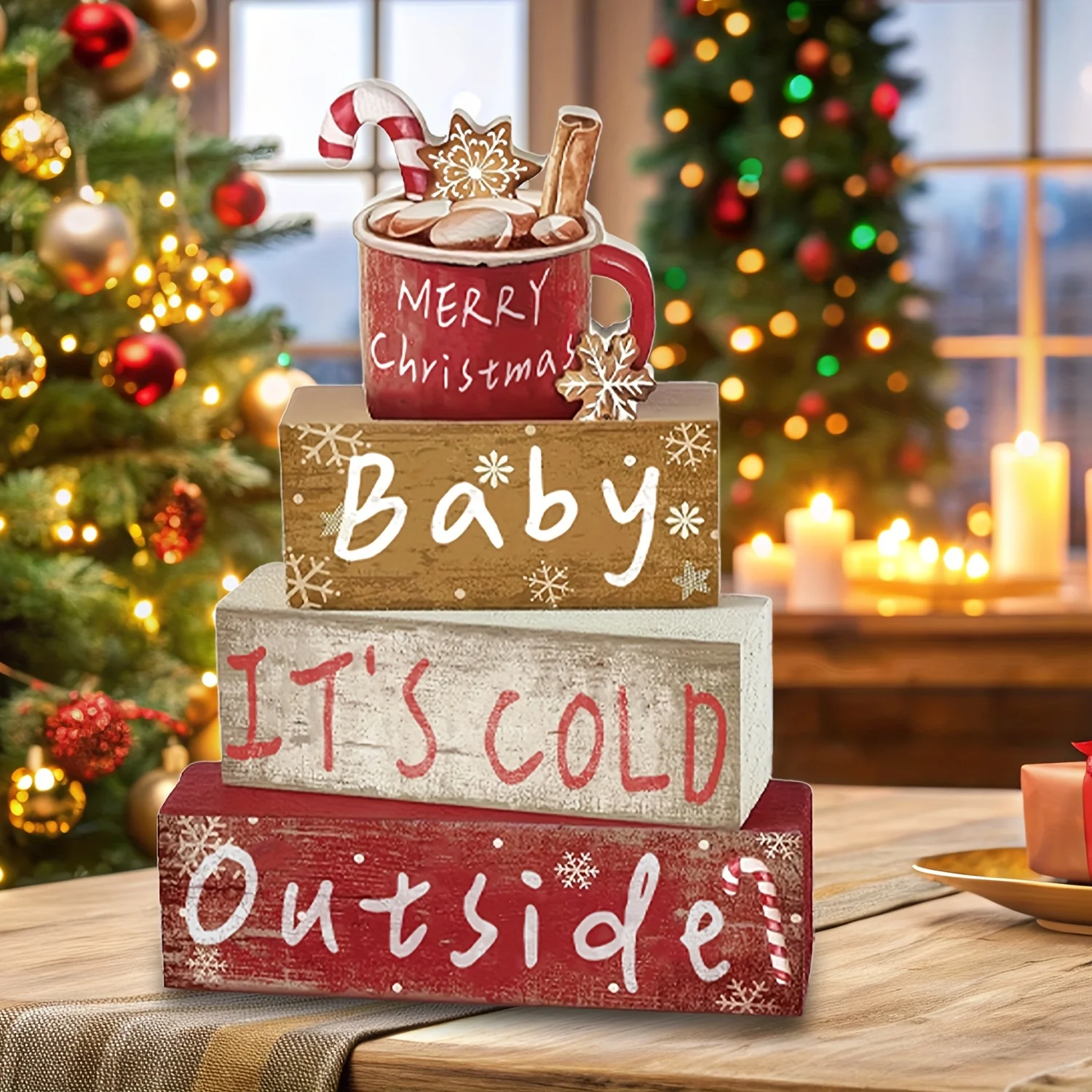 Деревянный многоярусный декор подносов в деревенском стиле с чашками-снежинками — зимняя центральная часть фермерского дома для стола, стола, камина и офиса.