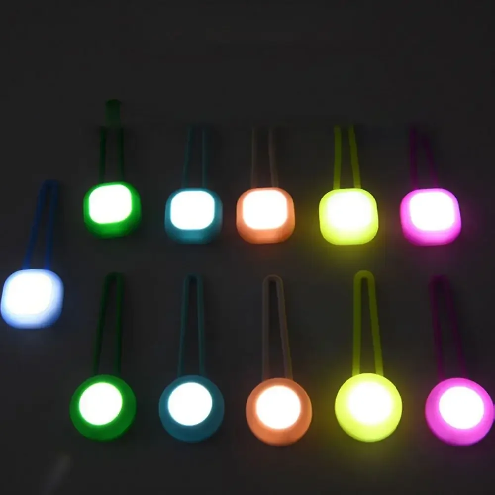 Wasserdichter LED-Haustieranhänger für Nachtwanderungen, bunter Silikon-Haustierhalsbandanhänger mit LED-Licht, Hundeanhänger, Nachtlicht – Detail 5