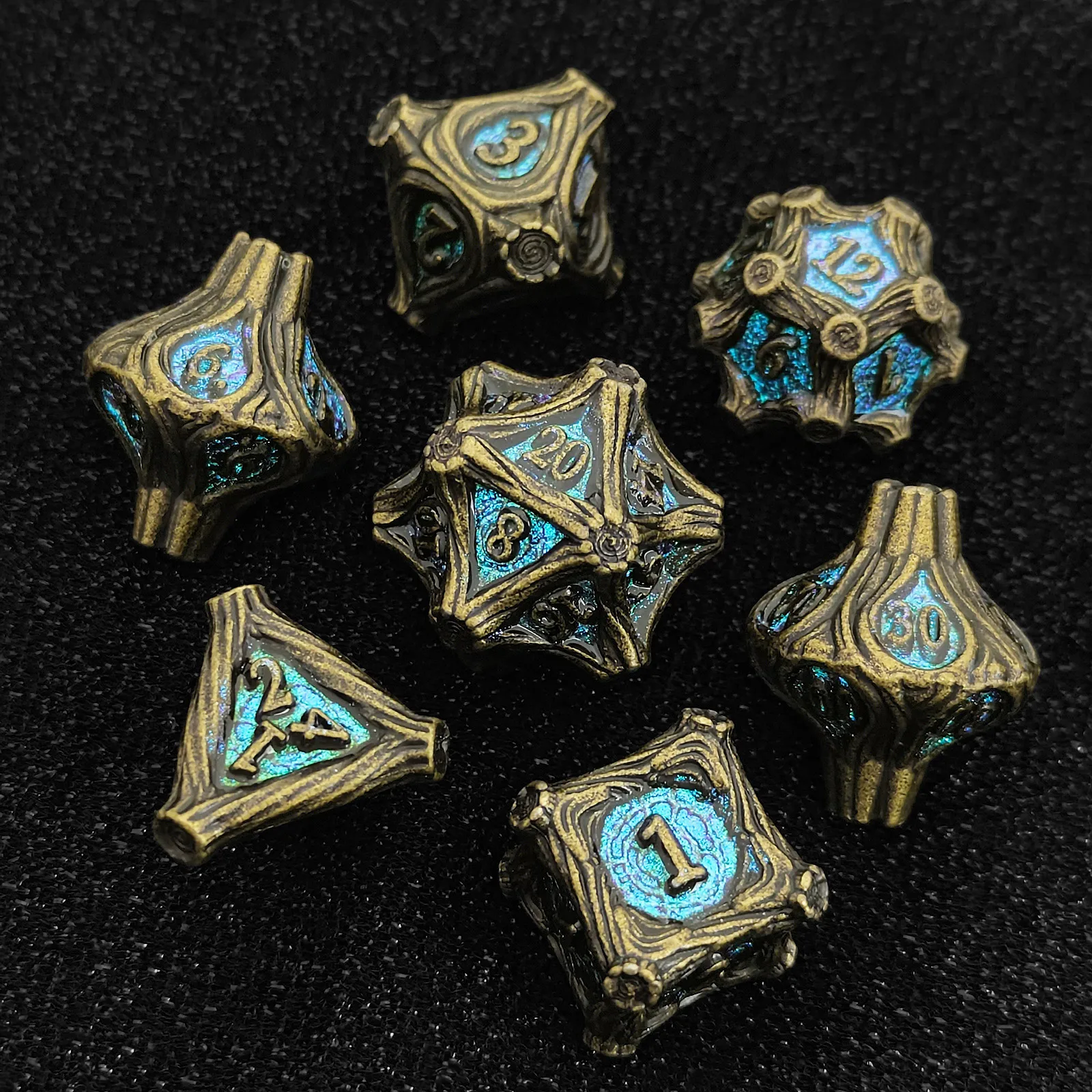 مجموعة نرد معدنية DND Dungeon and Dragon لألعاب الطاولة مجموعة RPG مكونة من 7 قطع مع تصميم فريد من نوعه D20 لعب الأدوار