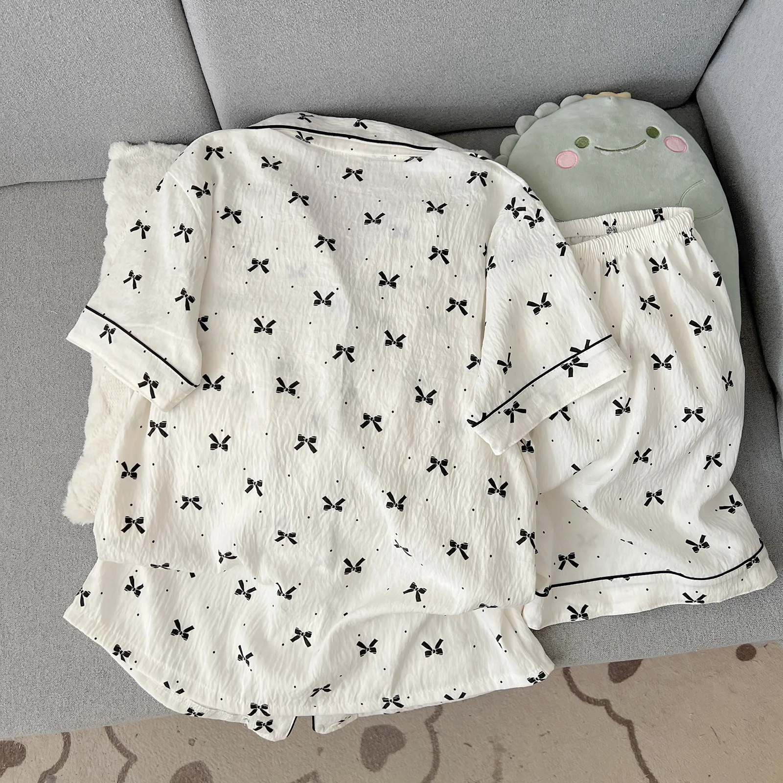 Women's Summer Thin Pajamas with Bow Pattern, Short-Sleeved Shorts, Sweet and Cute, Can Be Worn Outside in Summer, Two-Piece Home Wear Set