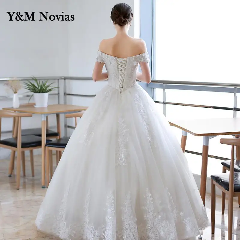 Y & m novias fora do ombro 3d flor frisada vestidos de casamento novo plus size marfim branco vestido de casamento laço bonito no pescoço estilo áfrica